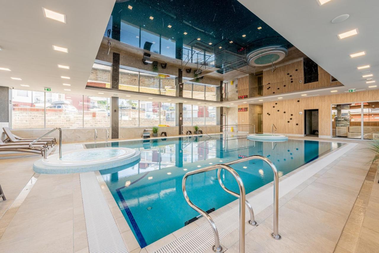 Sun Seasons 24 - Klifowa - Wellness & Spa, Silownia, Sala Zabaw Rewal